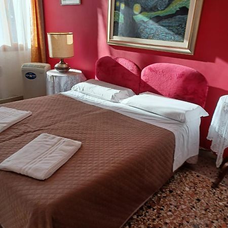 Princess Guest House Canal View Veneţia Exterior foto